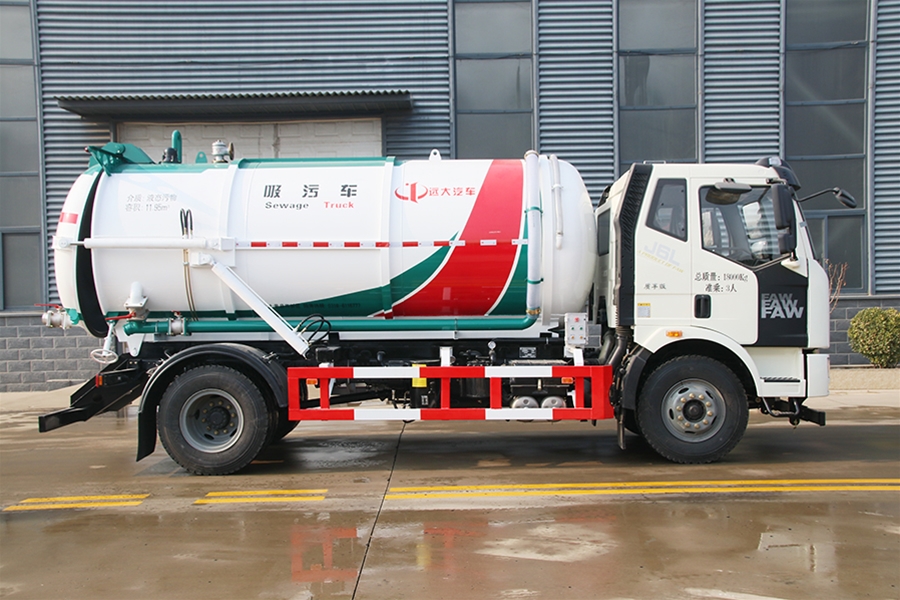 吸污车