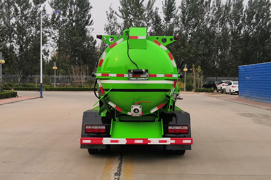 YYD5080GXWDBEV电动吸污车